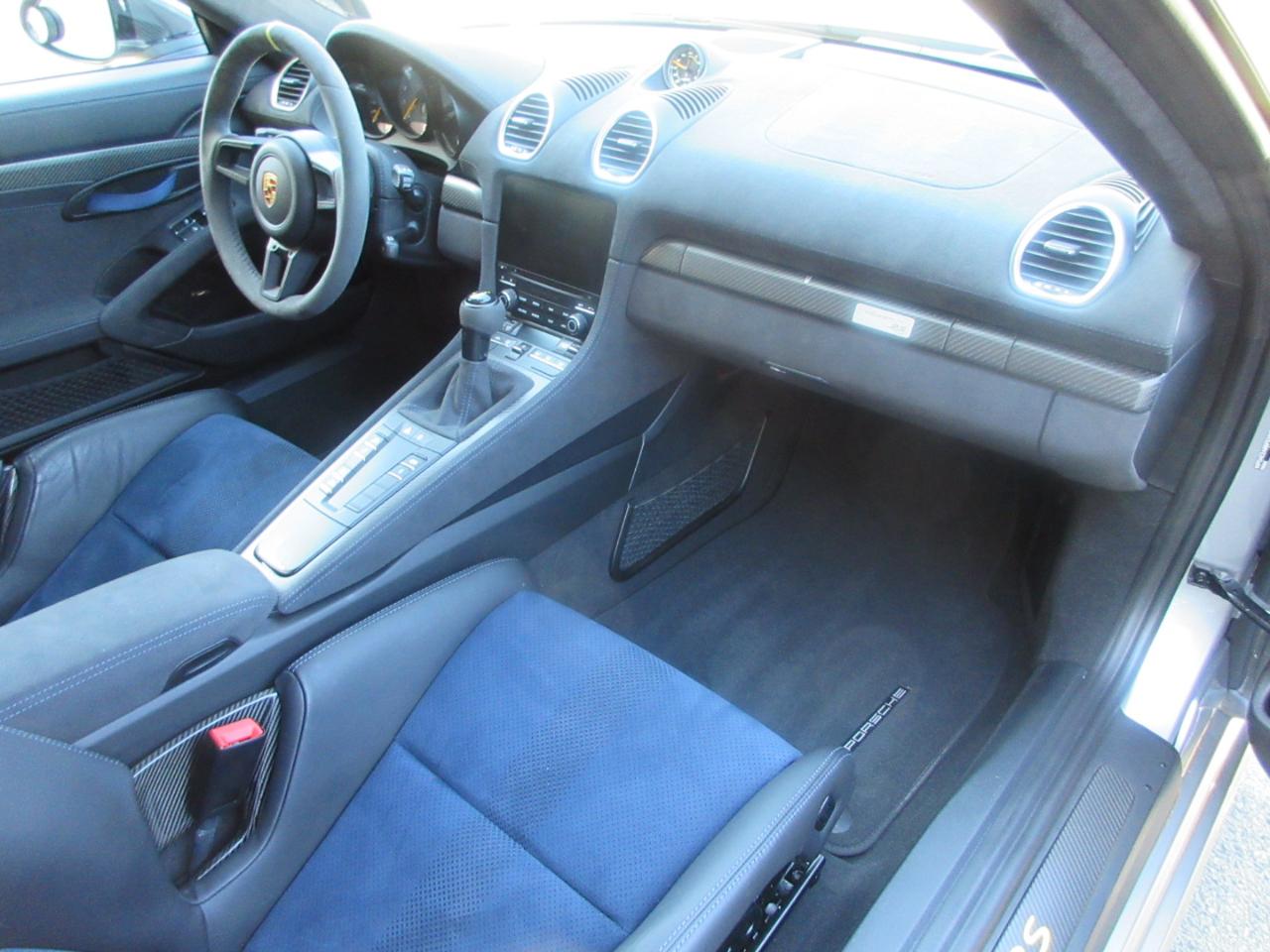 Porsche 718 Cayman  2023