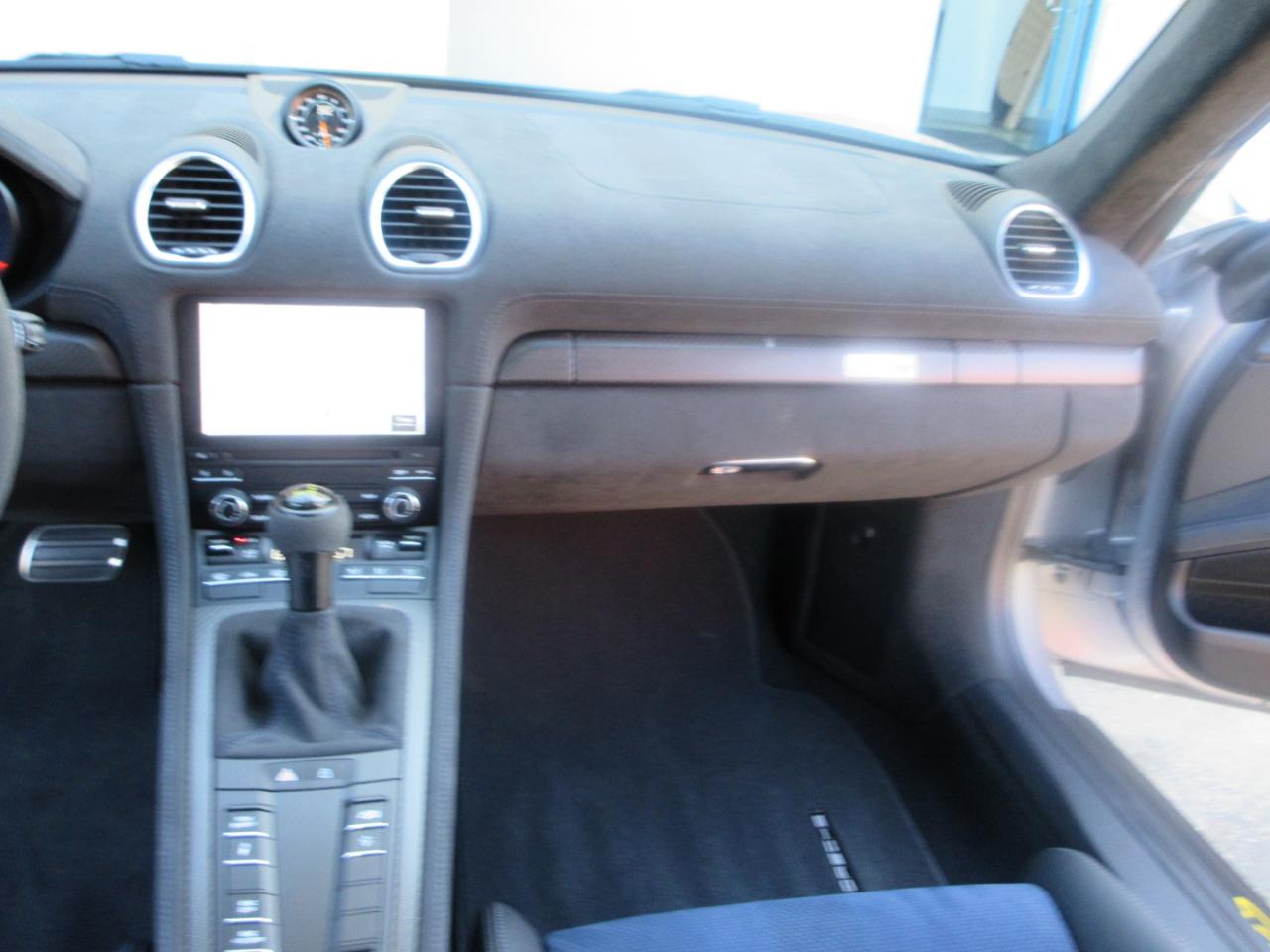 Porsche 718 Cayman  2023