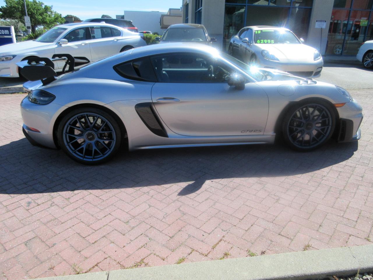 Porsche 718 Cayman  2023