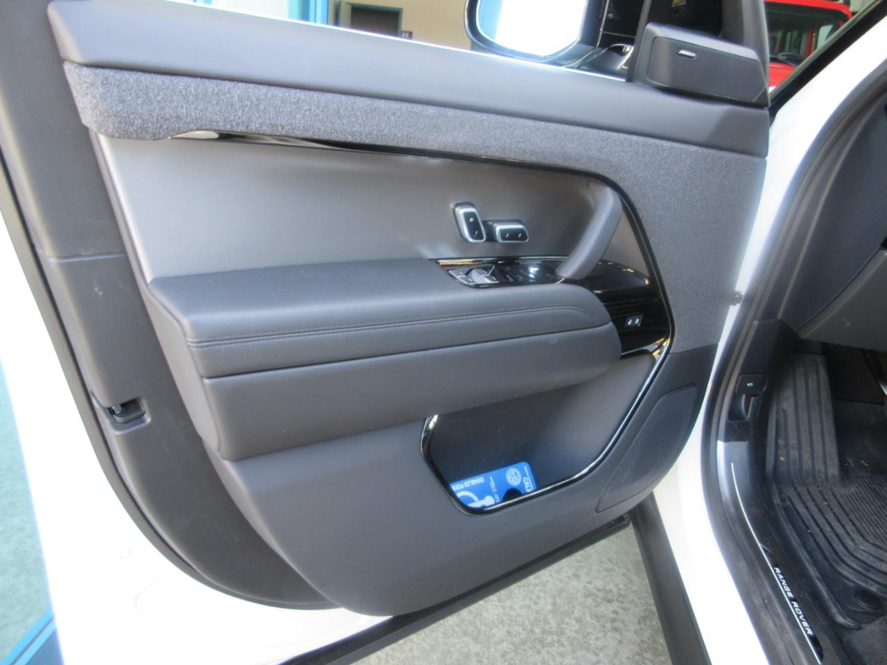 Land Rover Range Rover Sport P360 SE 2025