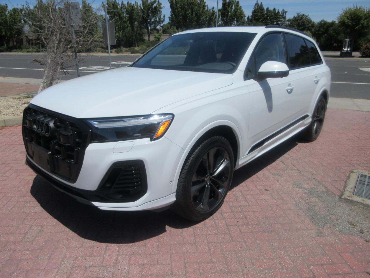 2025 Audi Q7 PREM PLUS**EXEC**BLK OPTICS PKG 55 TFSI QUATTRO