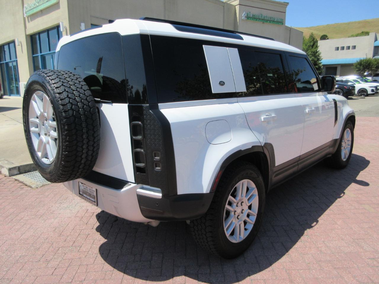 Land Rover Defender  2024