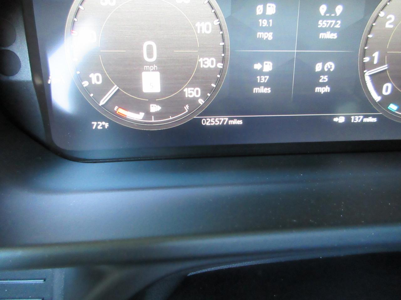 Land Rover Defender  2024