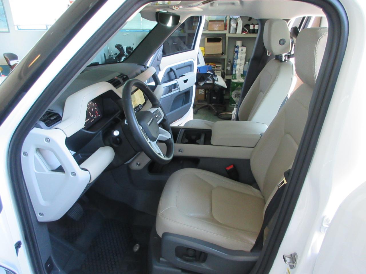 Land Rover Defender  2024