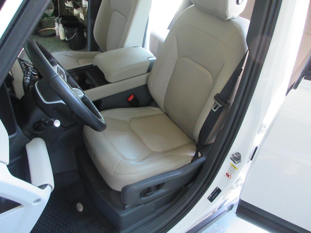 Land Rover Defender  2024