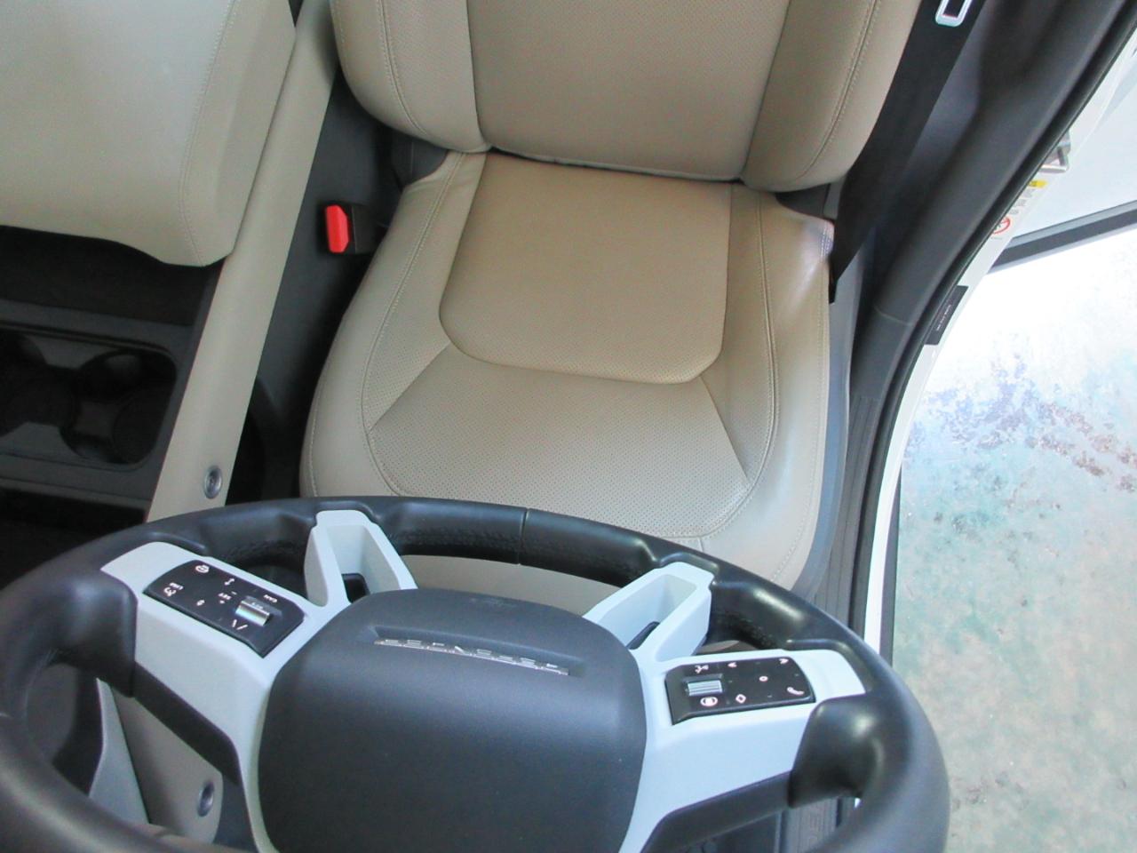 Land Rover Defender  2024
