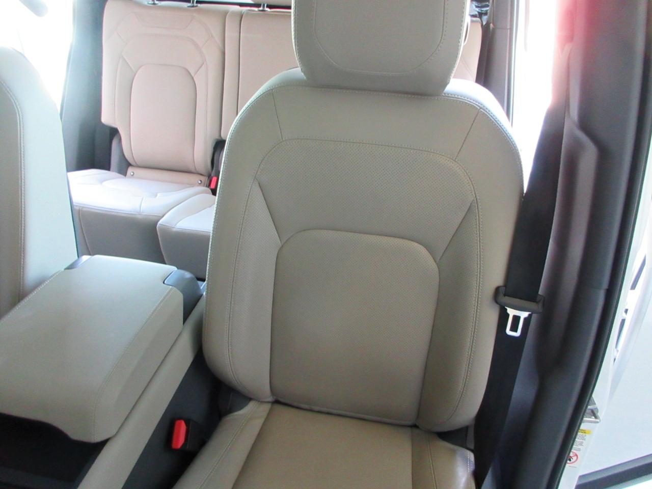 Land Rover Defender  2024
