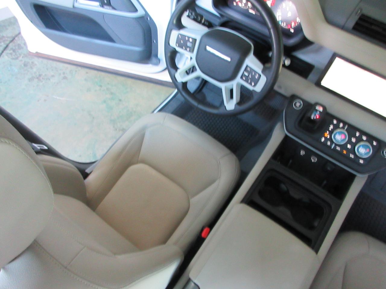 Land Rover Defender  2024