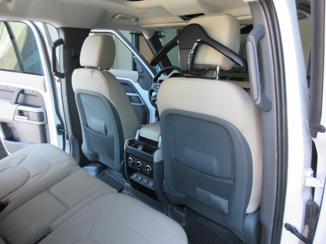 Land Rover Defender  2024