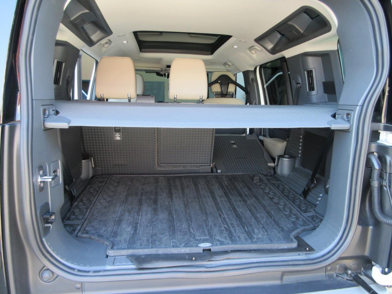 Land Rover Defender  2024