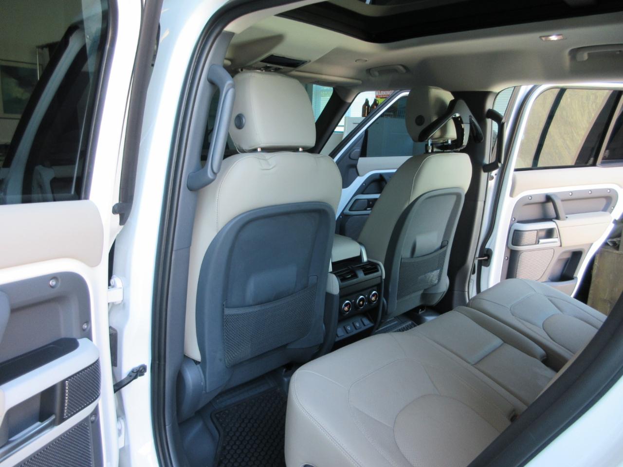 Land Rover Defender  2024
