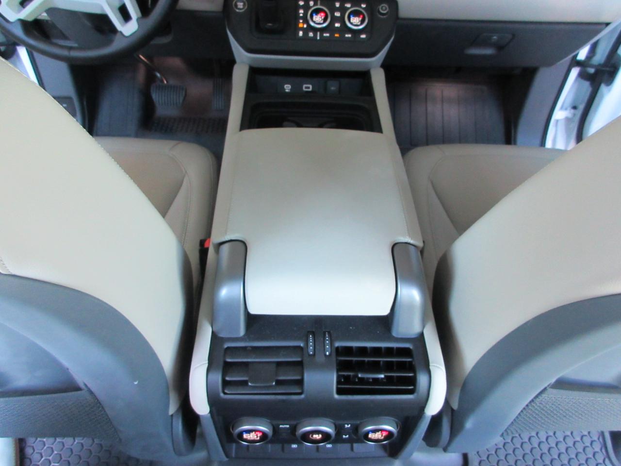Land Rover Defender  2024
