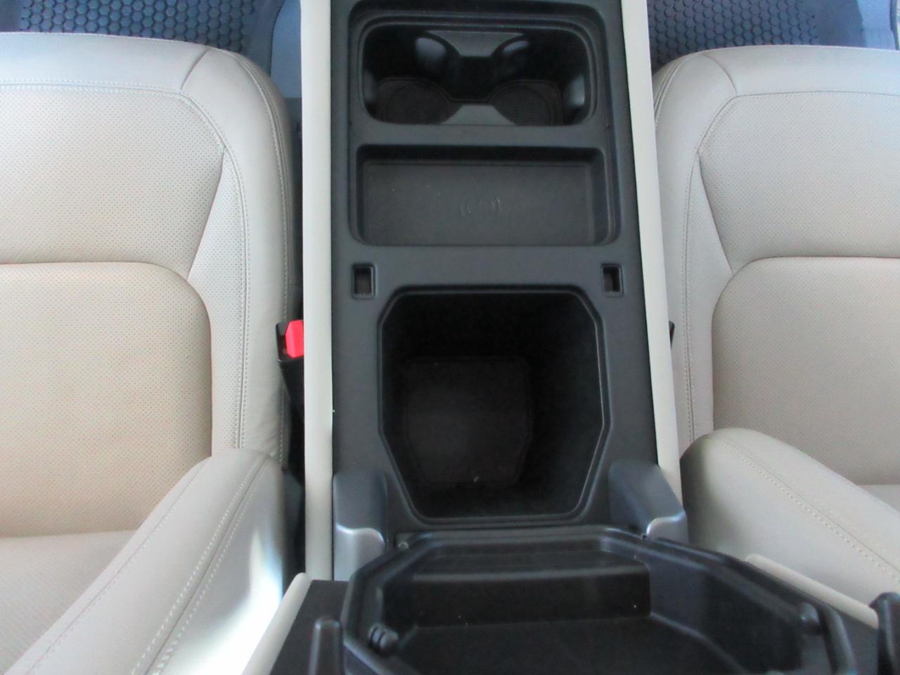 Land Rover Defender  2024