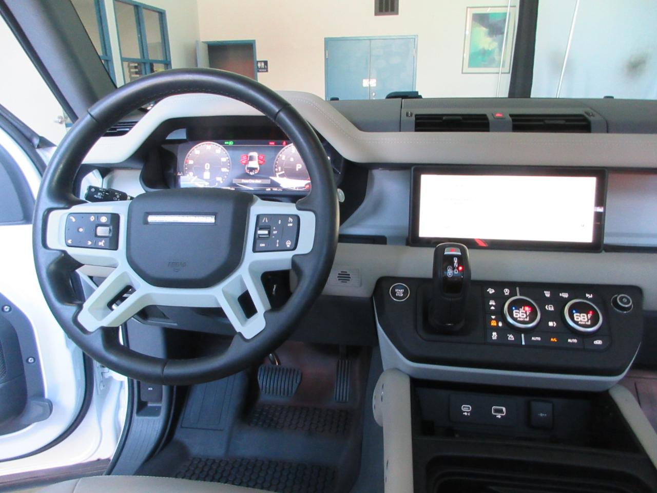 Land Rover Defender  2024