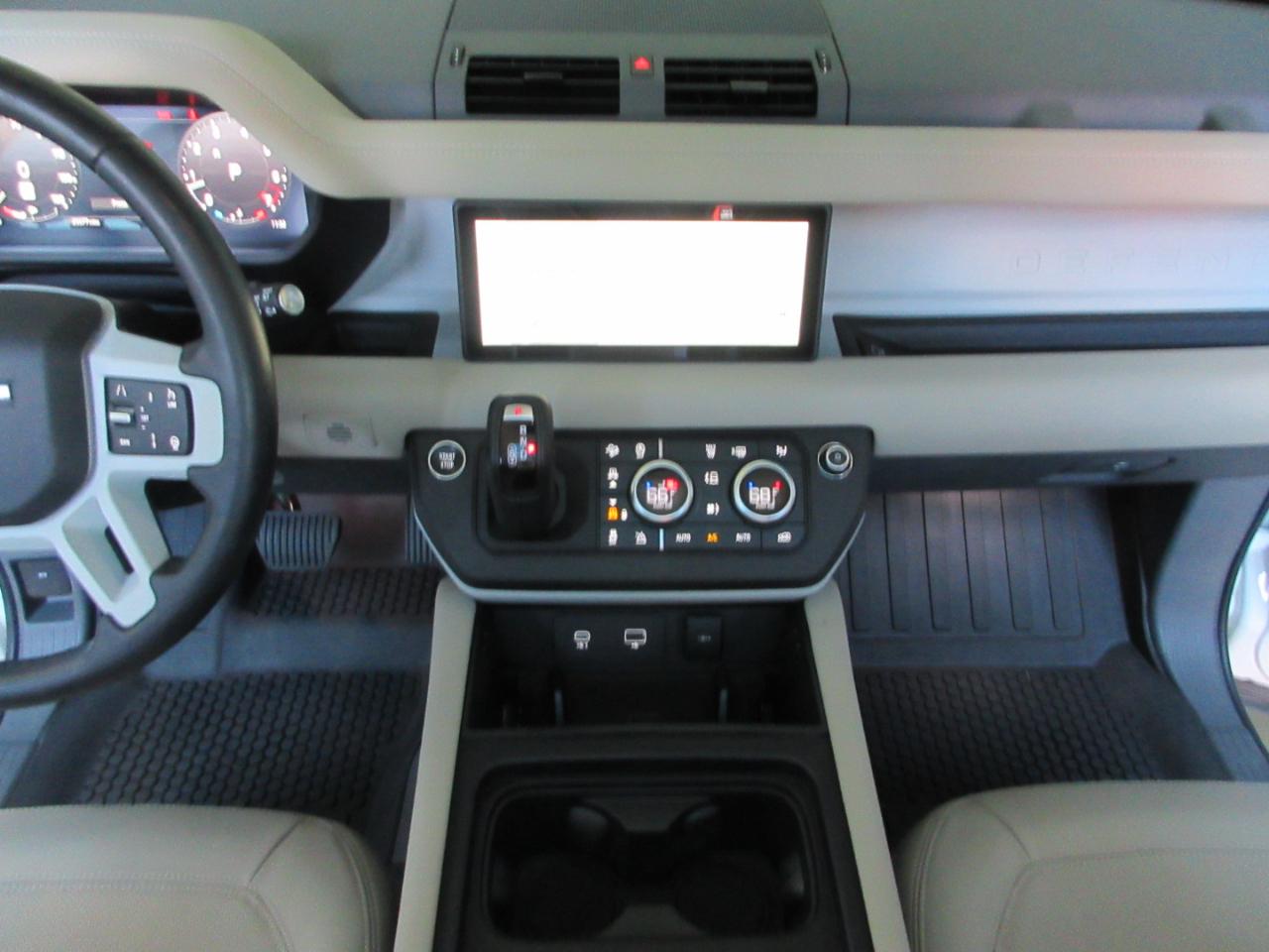Land Rover Defender  2024