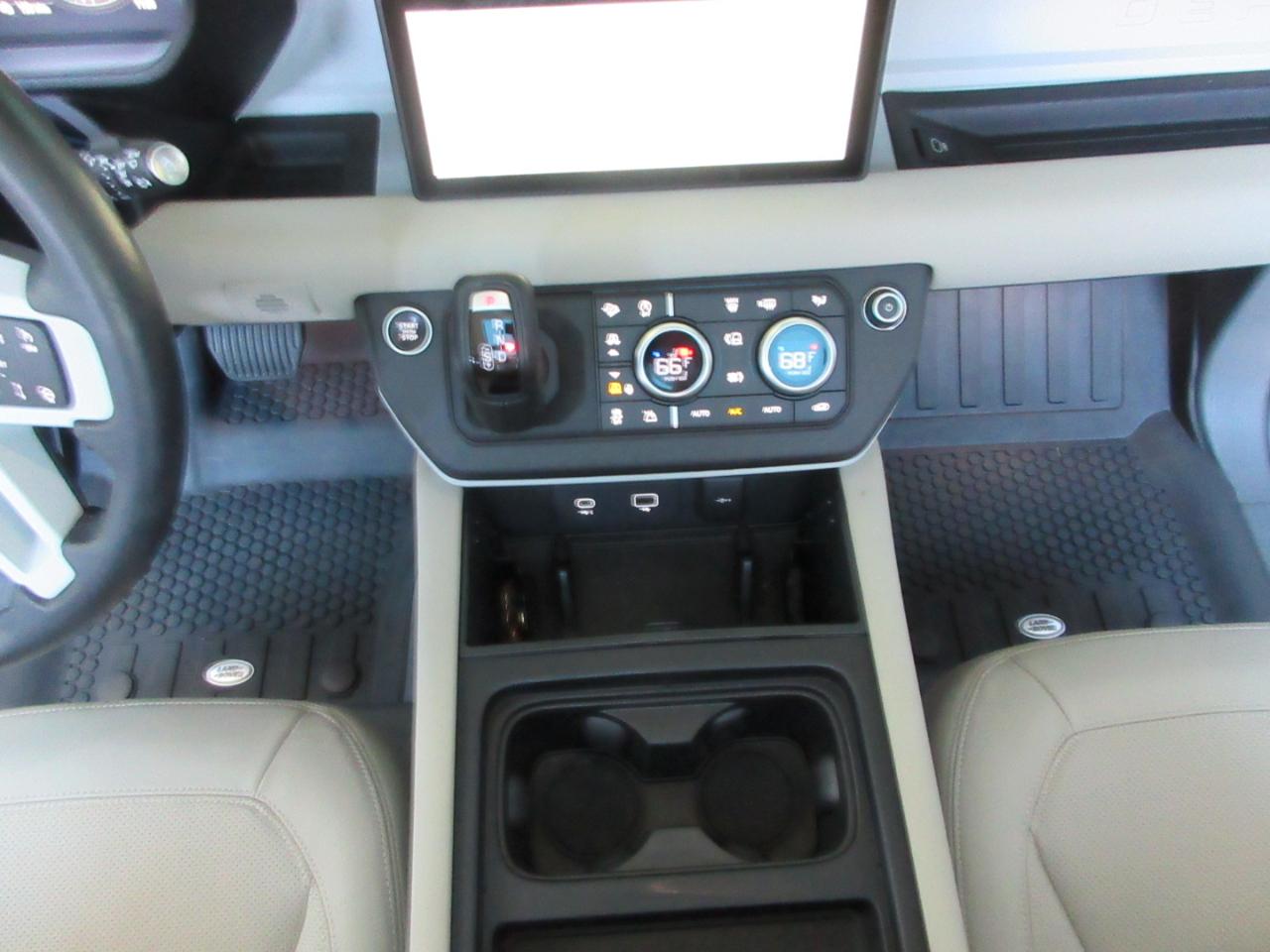 Land Rover Defender  2024