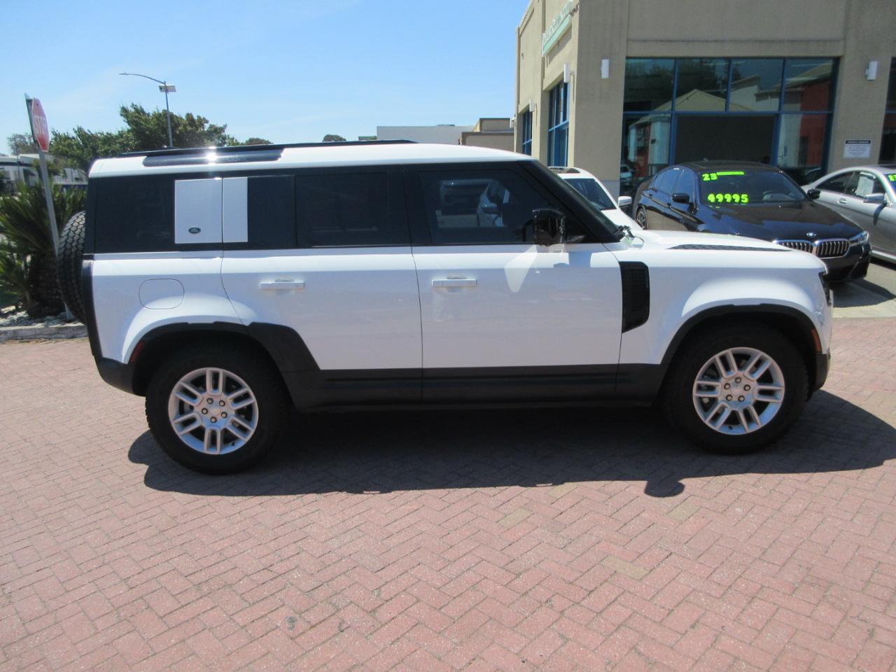Land Rover Defender  2024