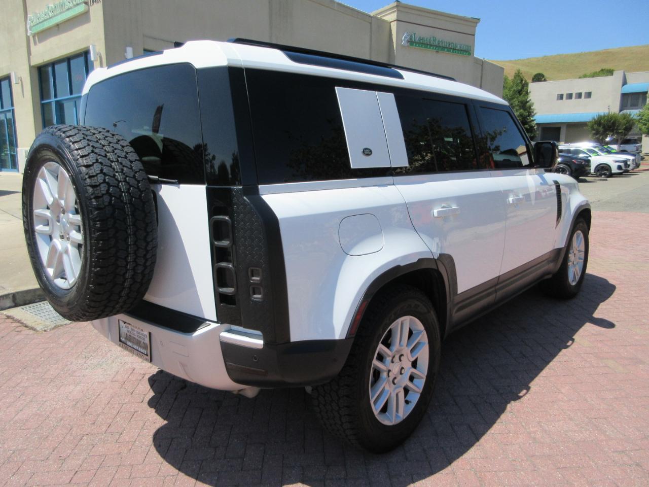 Land Rover Defender  2024