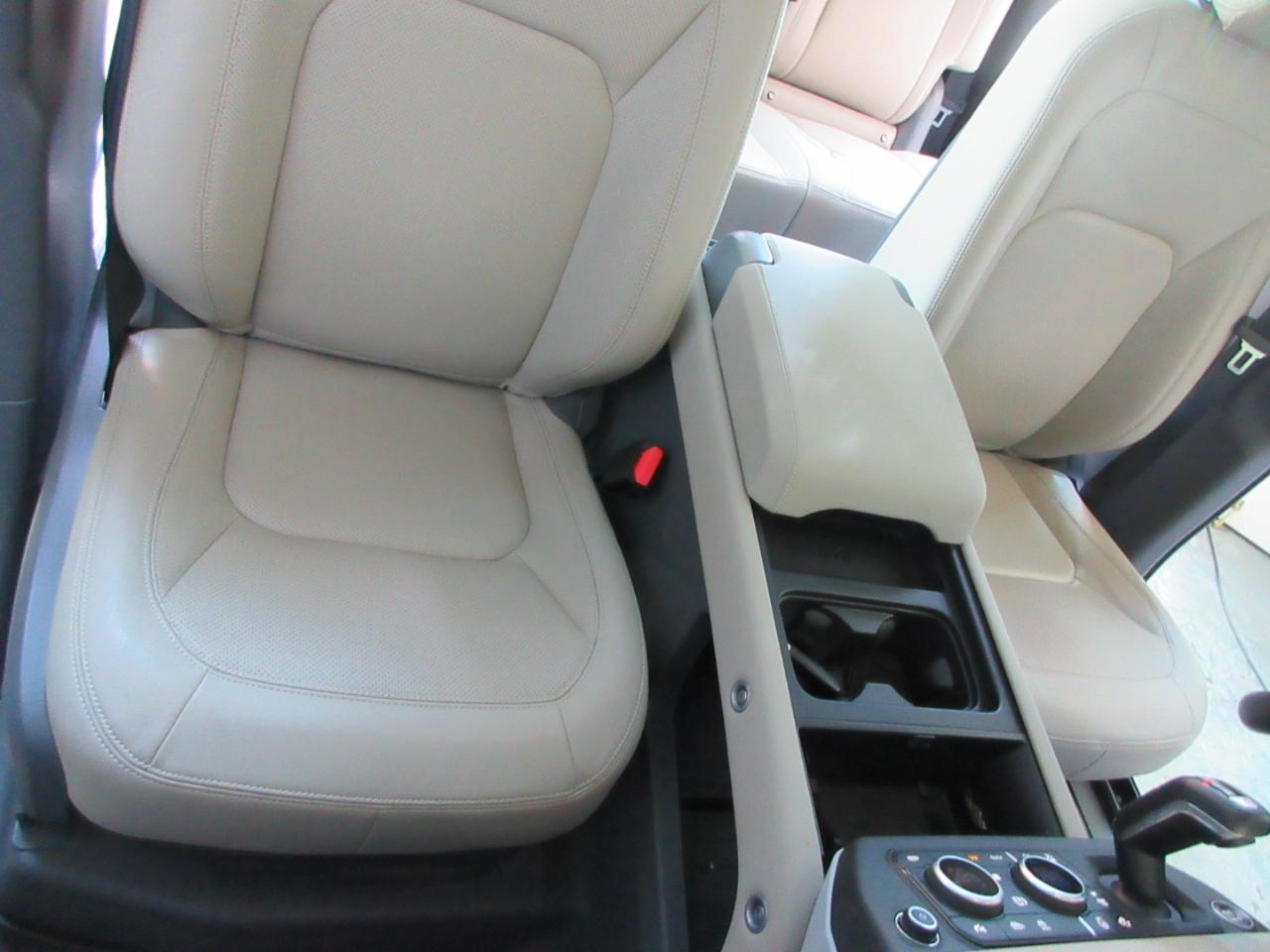 Land Rover Defender  2024