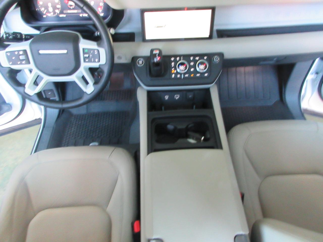 Land Rover Defender  2024