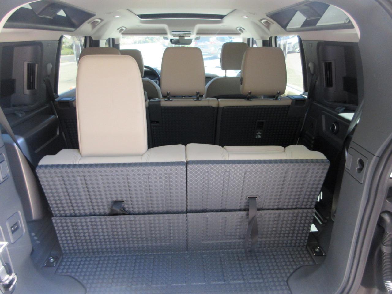 Land Rover Defender  2024