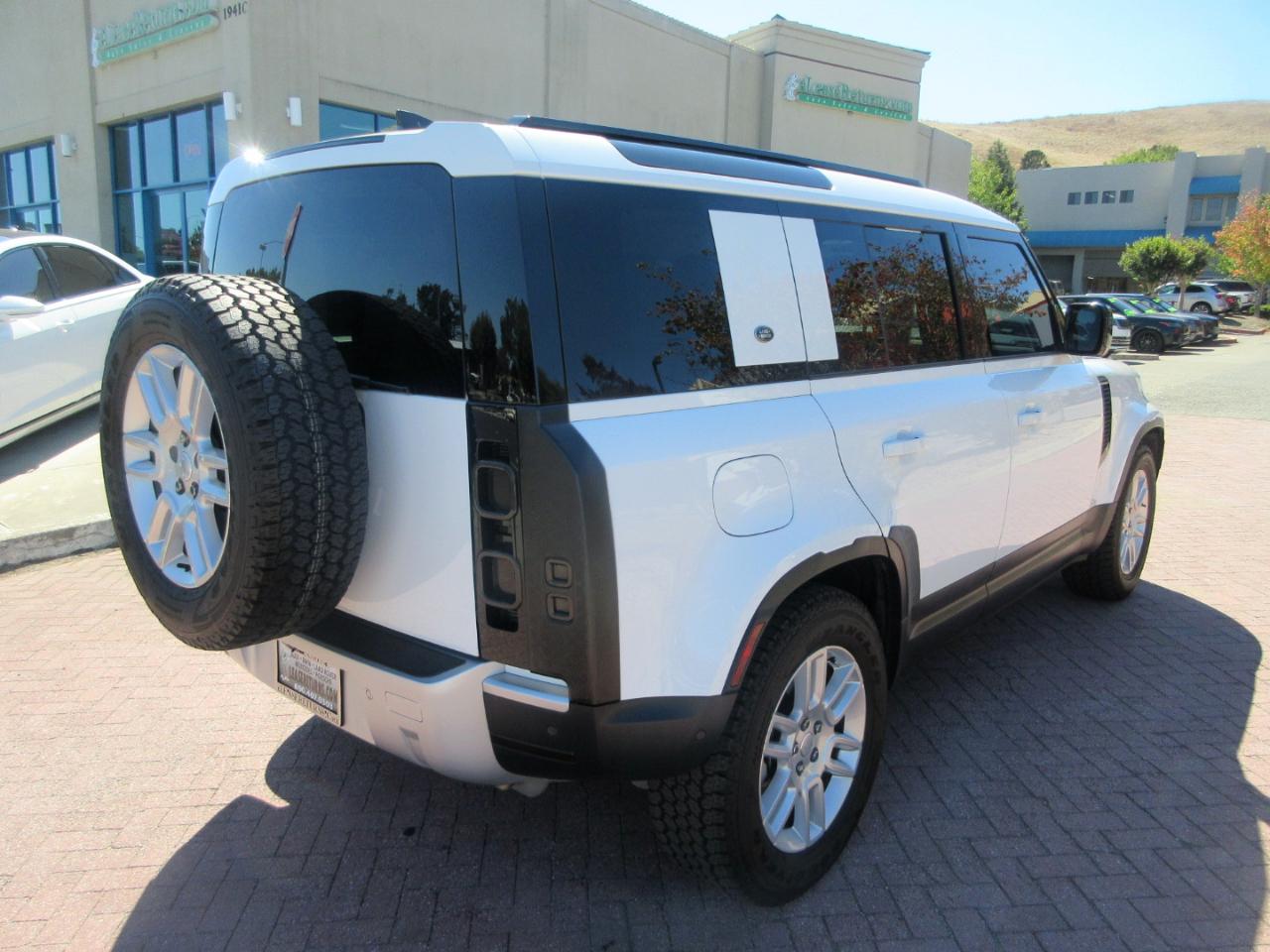 Land Rover Defender  2024