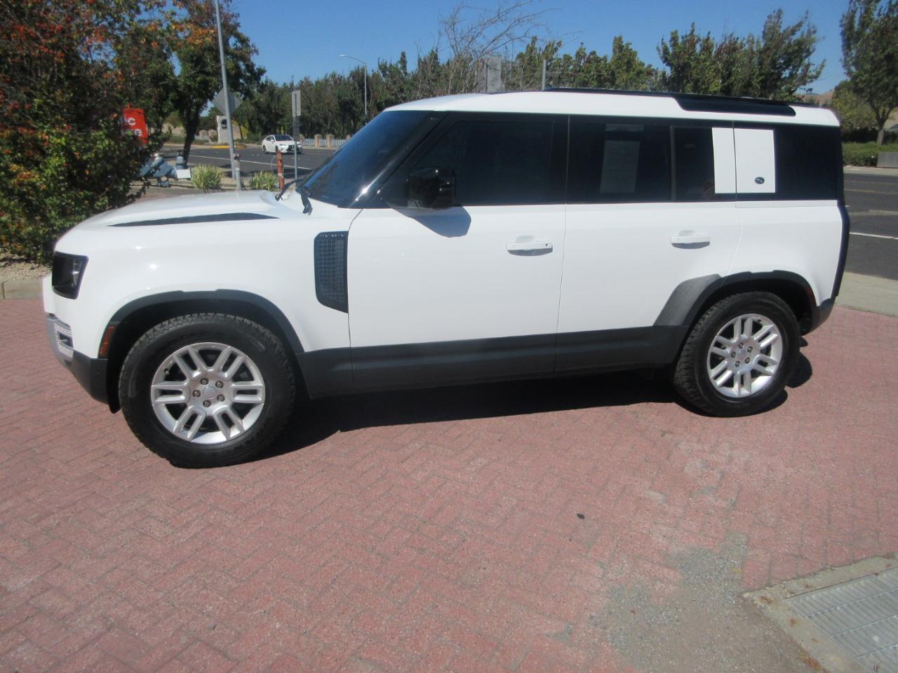 Land Rover Defender  2024