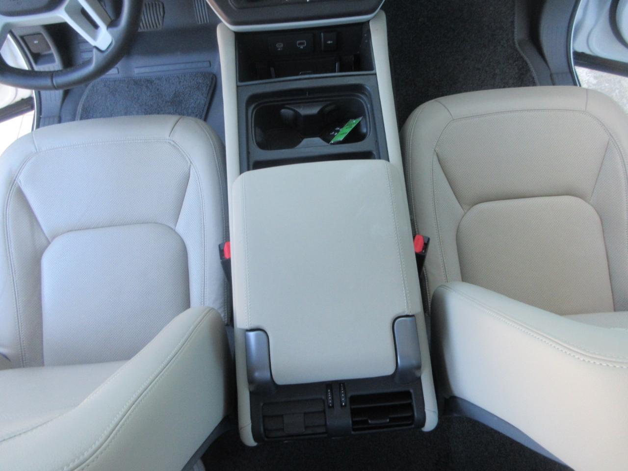 Land Rover Defender  2024