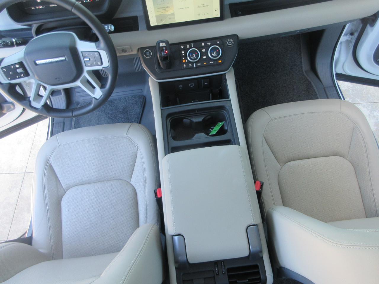Land Rover Defender  2024