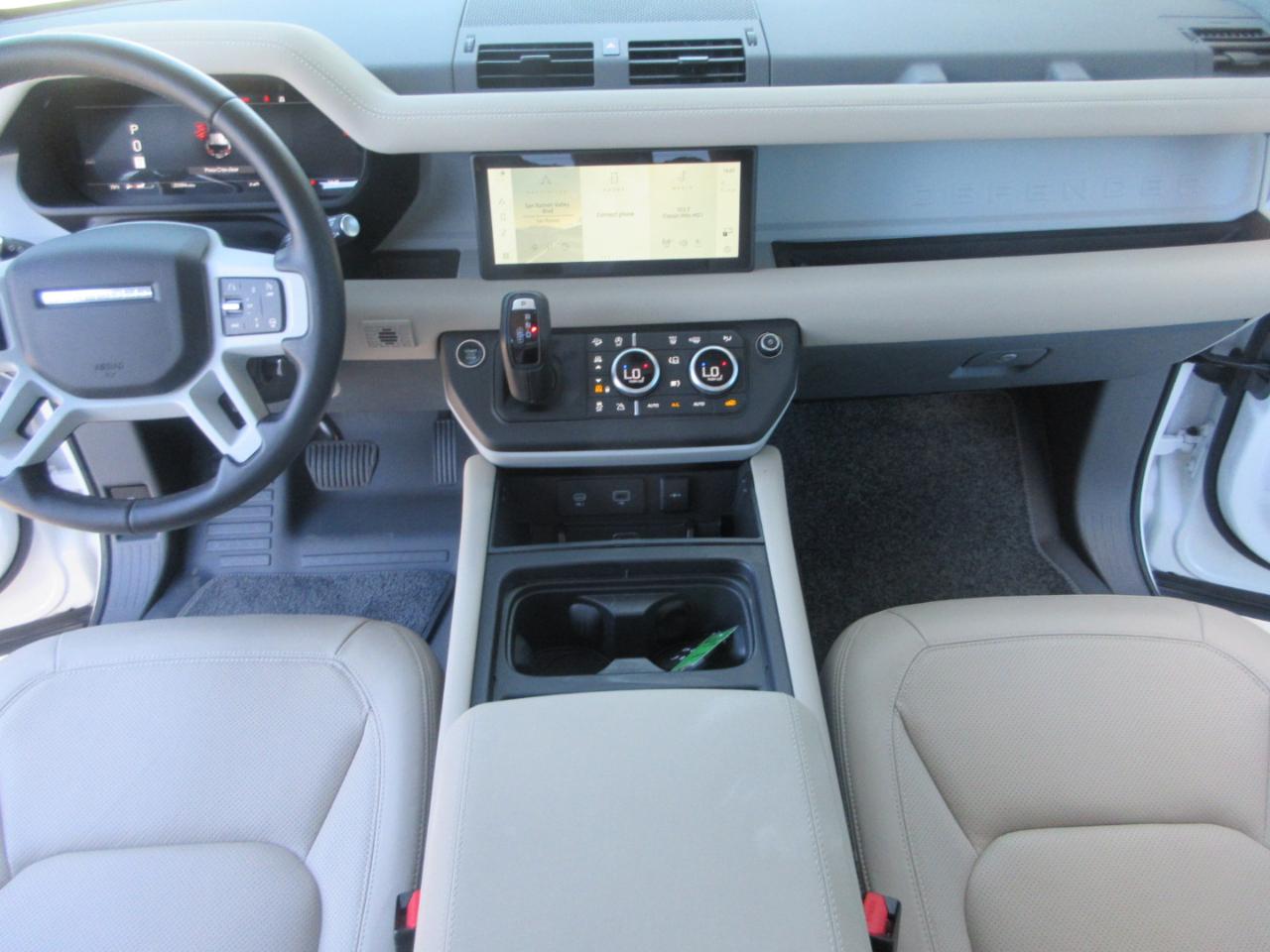 Land Rover Defender  2024
