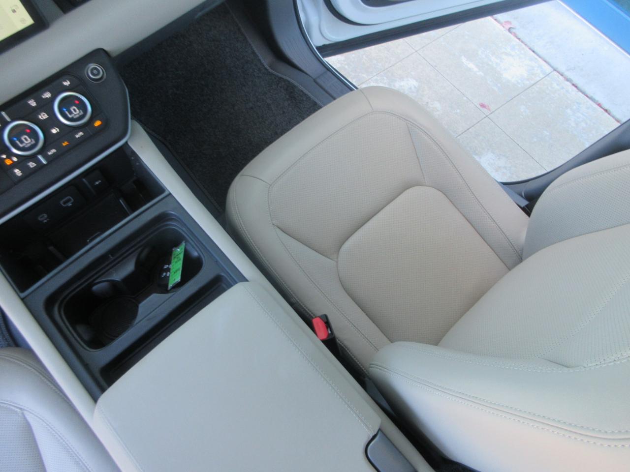 Land Rover Defender  2024