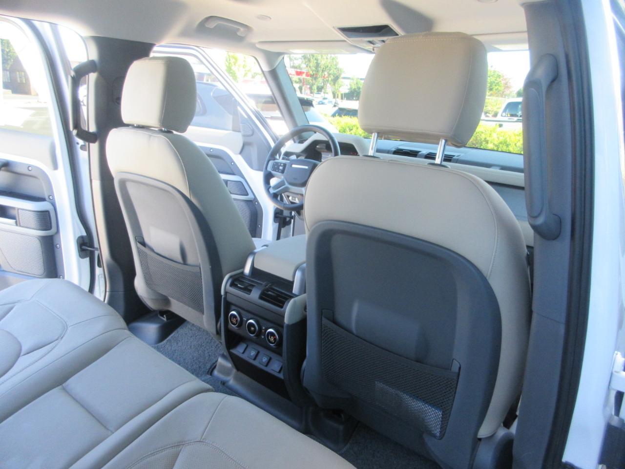 Land Rover Defender  2024