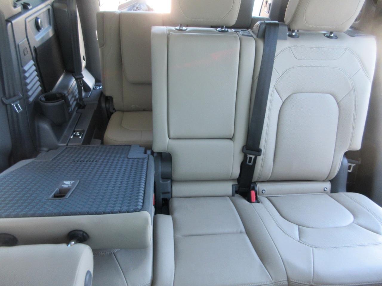 Land Rover Defender  2024