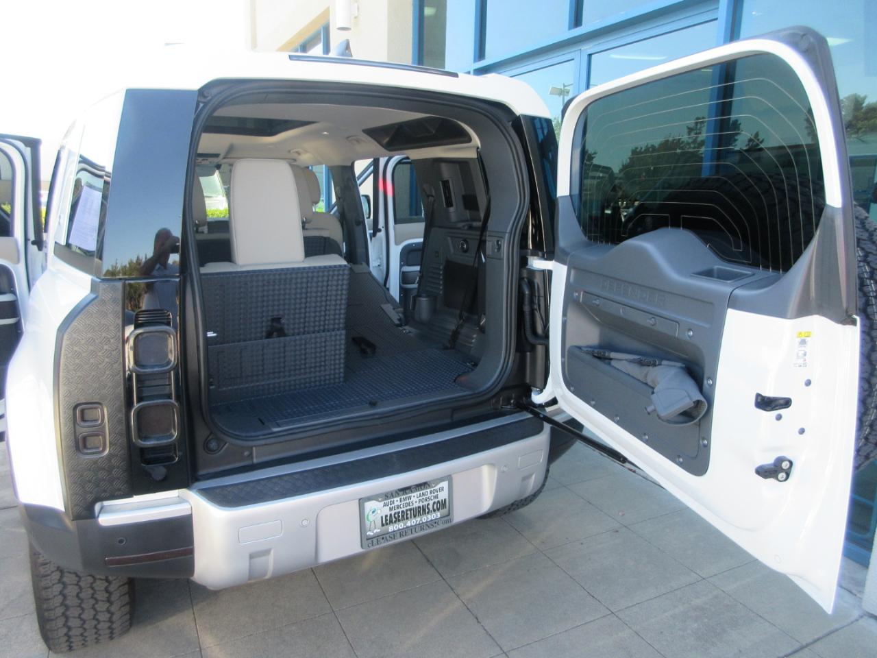 Land Rover Defender  2024