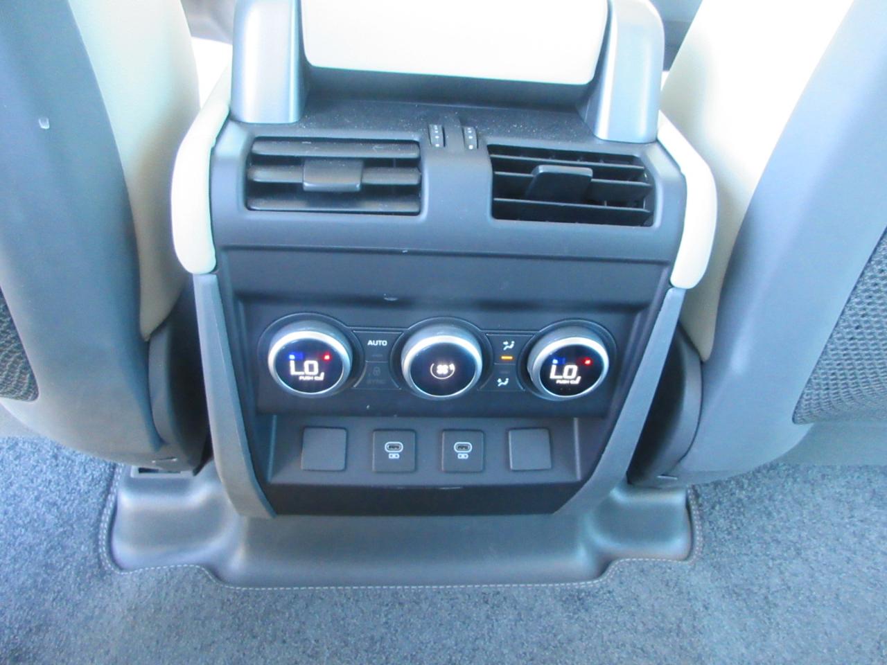 Land Rover Defender  2024