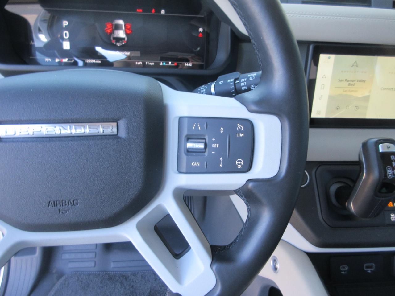 Land Rover Defender  2024