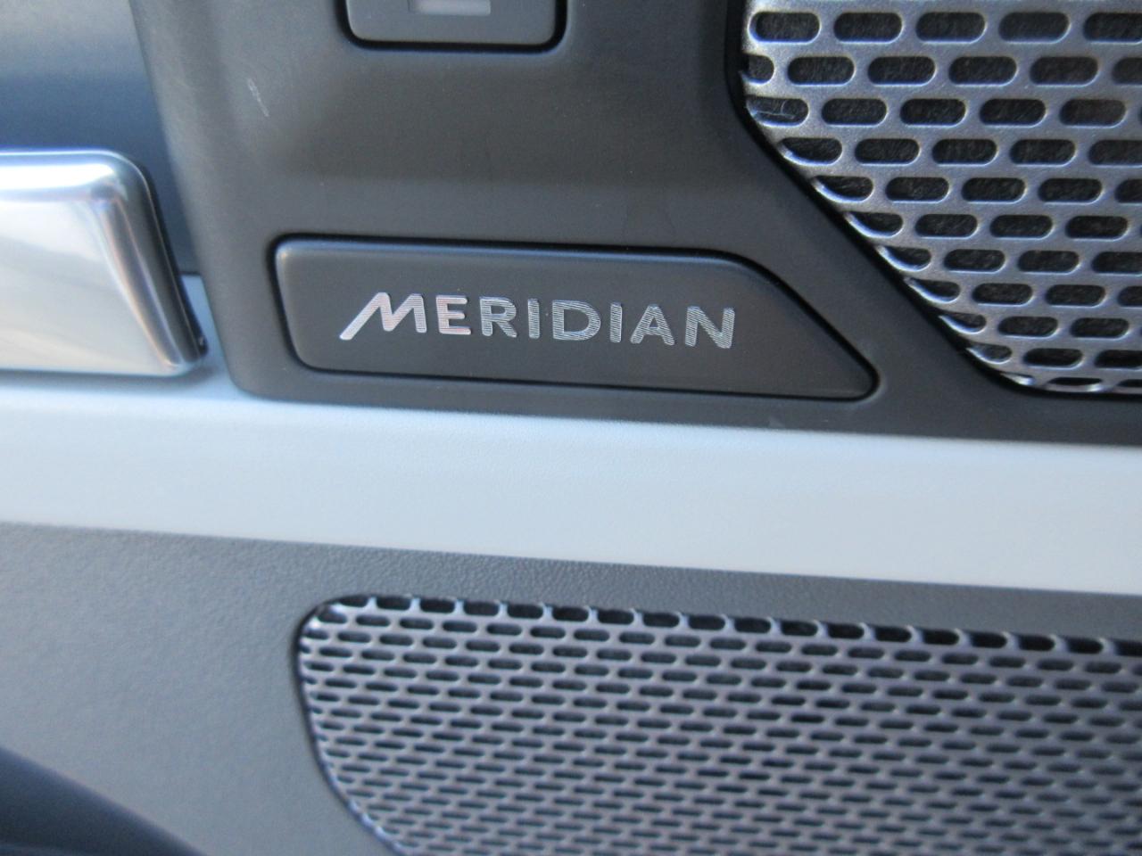 Land Rover Defender  2024