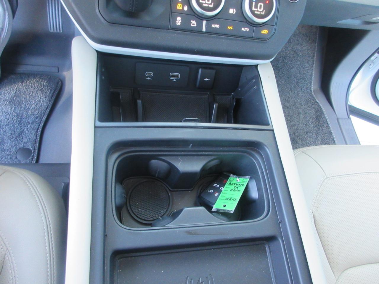 Land Rover Defender  2024