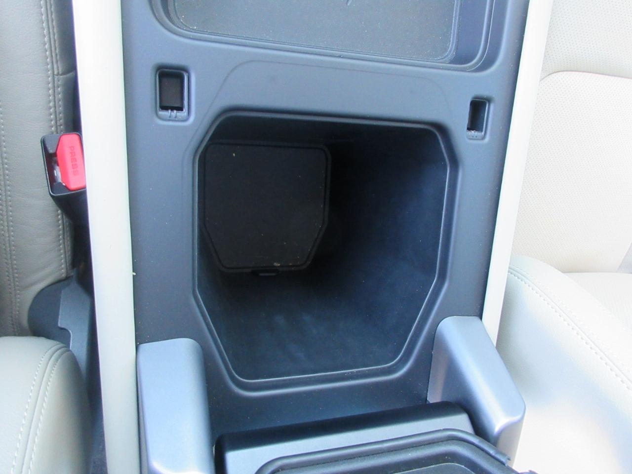 Land Rover Defender  2024