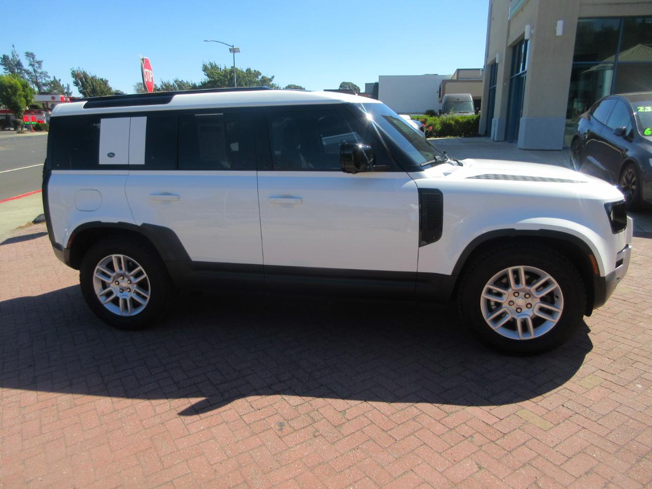 Land Rover Defender  2024