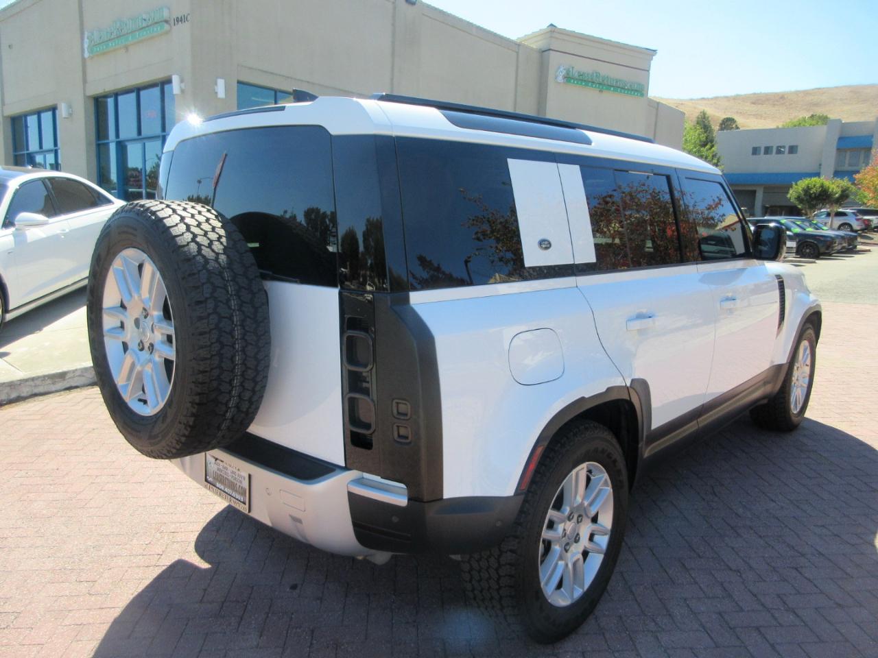 Land Rover Defender  2024