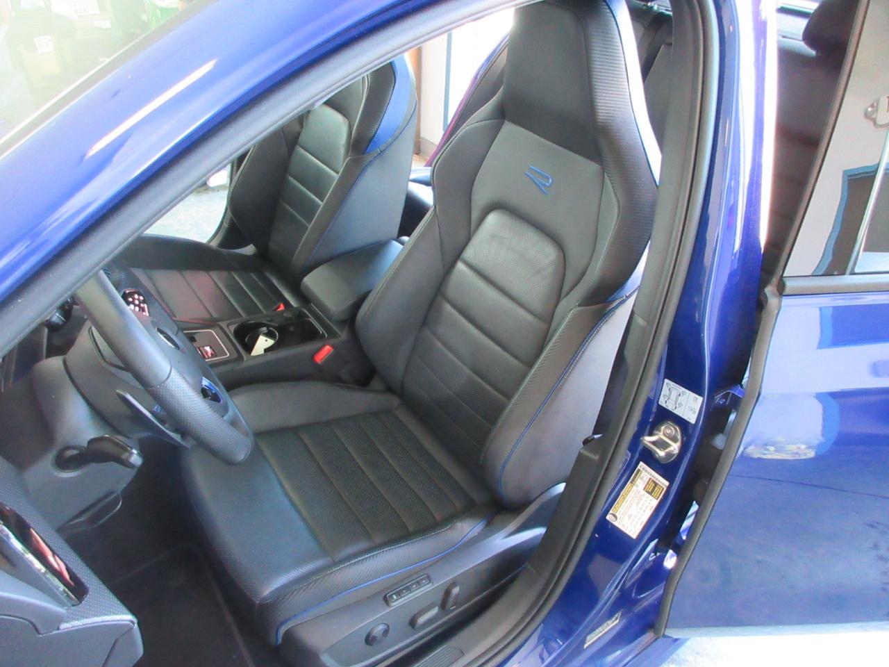 Volkswagen Golf R  2022