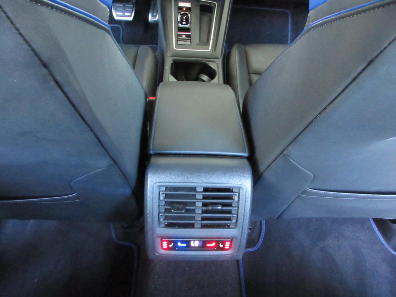 Volkswagen Golf R  2022