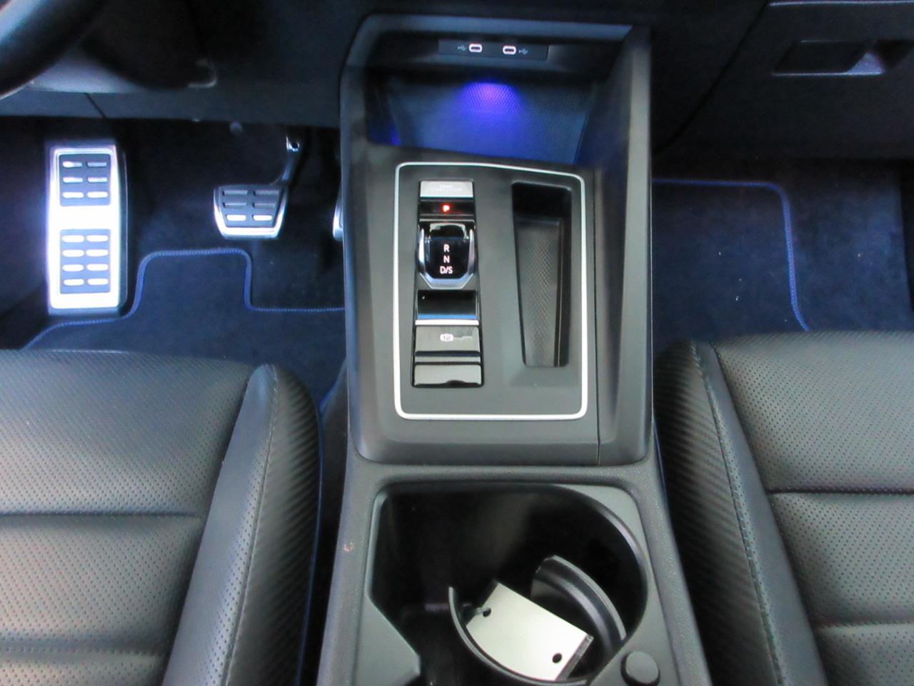 Volkswagen Golf R  2022