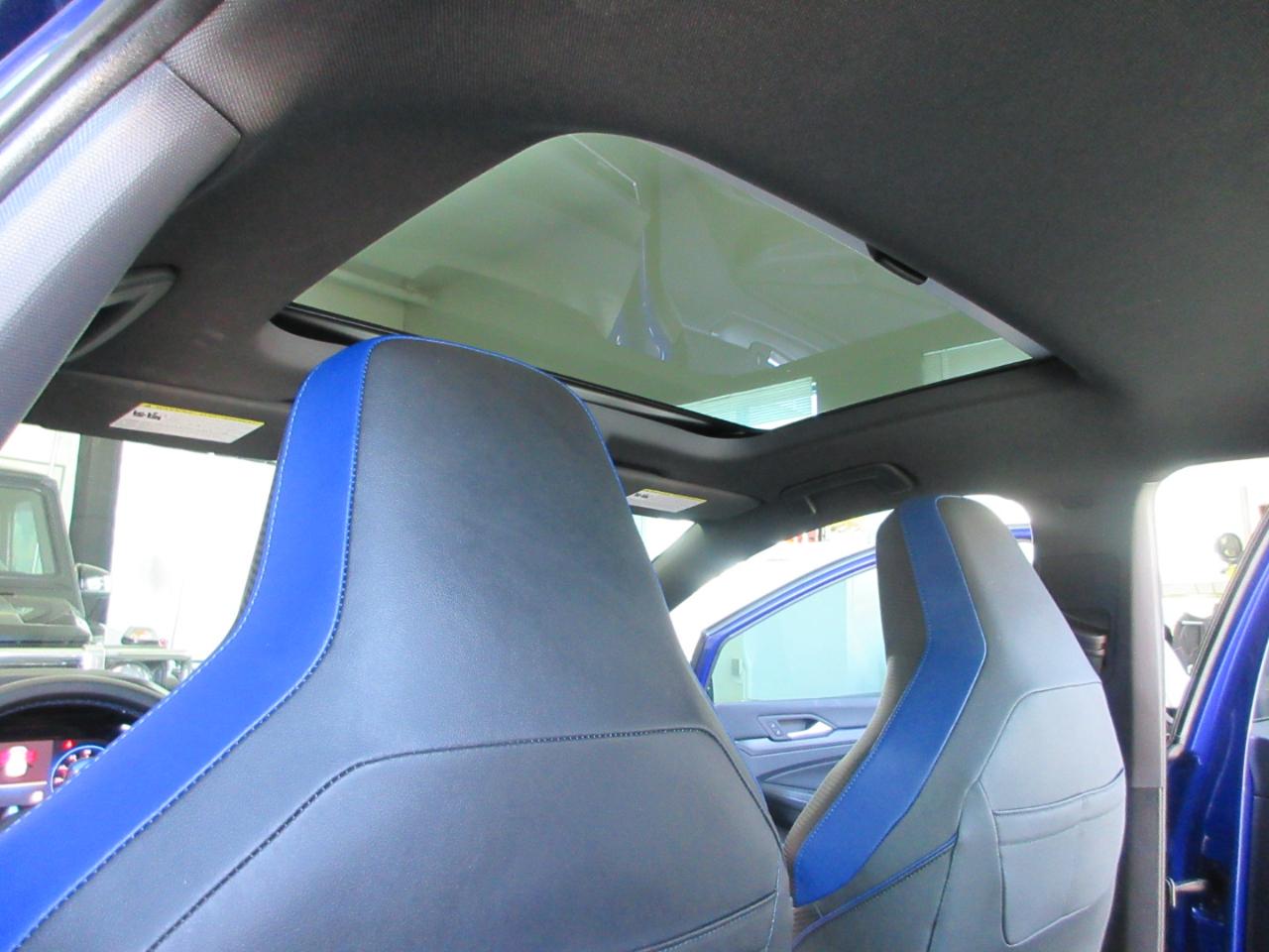 Volkswagen Golf R  2022
