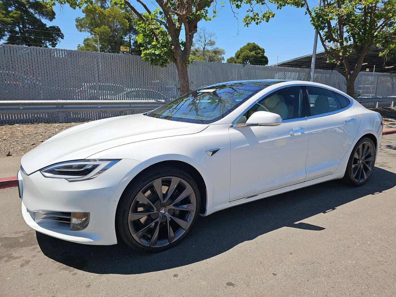 Tesla Model S  2021
