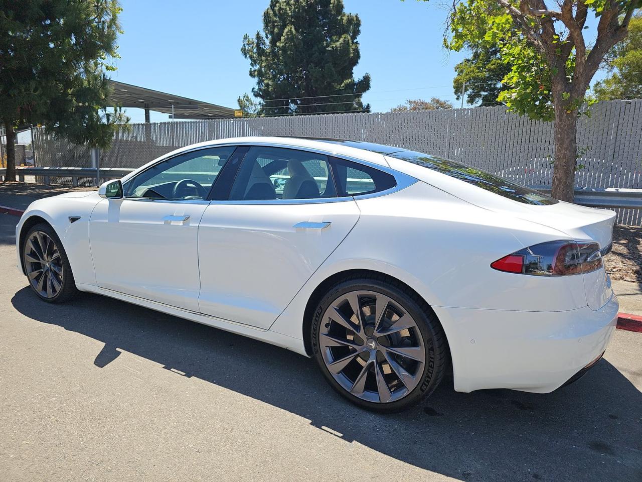 Tesla Model S  2021