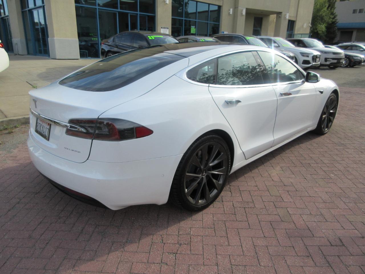 Tesla Model S  2021