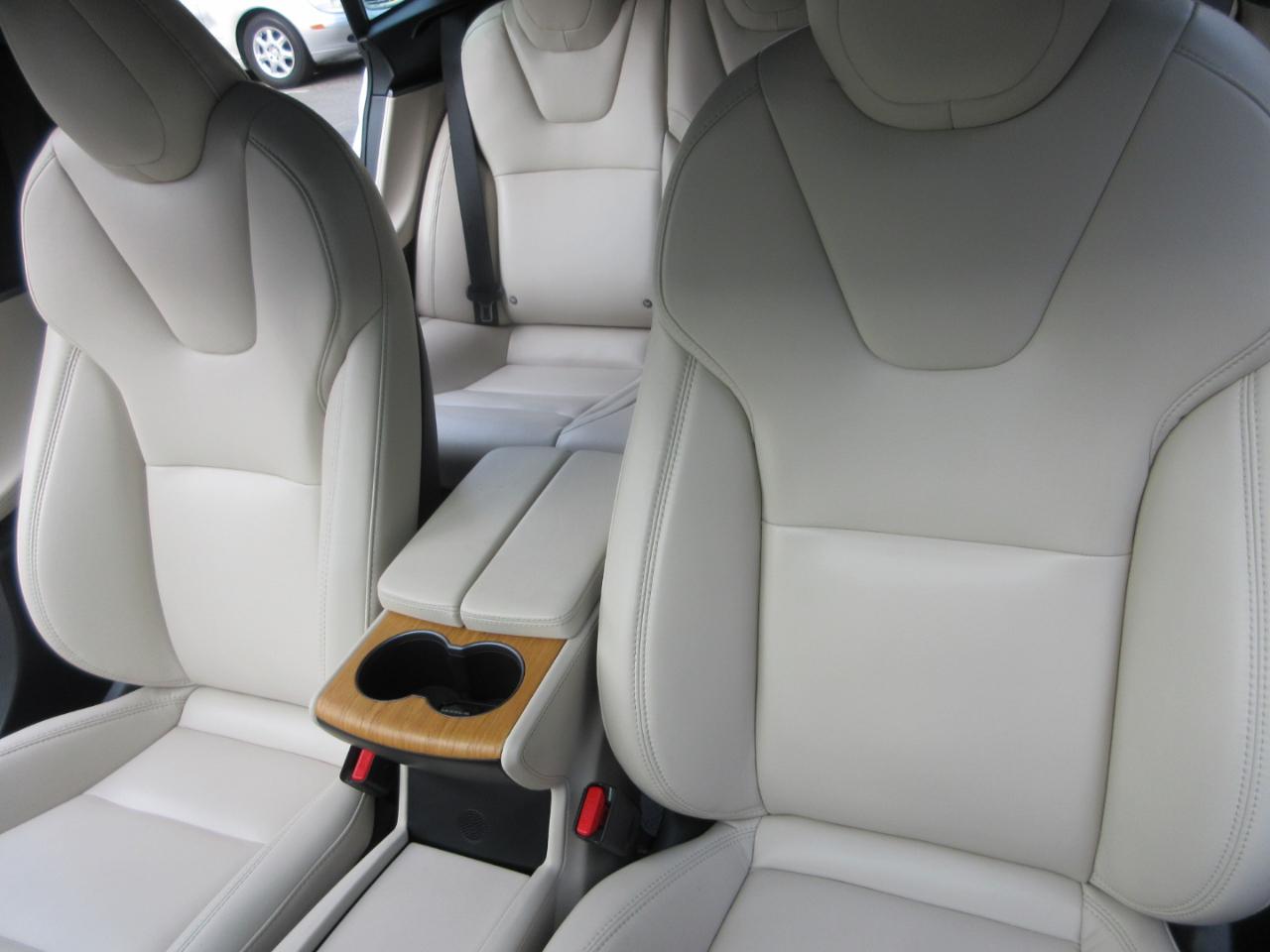 Tesla Model S  2021