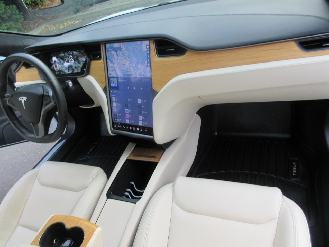 Tesla Model S  2021